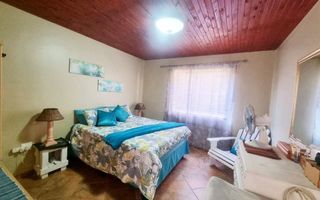 3 Bedroom House For Sale in Henties Bay Central, Henties Bay
