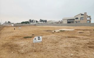 House For Sale in Henties Bay Central, Henties Bay