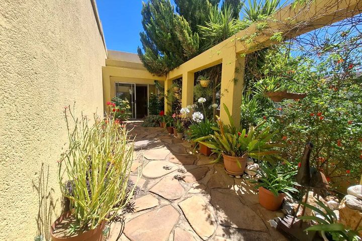 3 Bedroom House For Sale in Kleine Kuppe, Windhoek