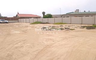 House For Sale in Henties Bay Central, Henties Bay
