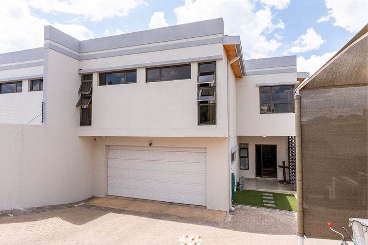 3 Bedroom House For Sale in Kleine Kuppe, Windhoek