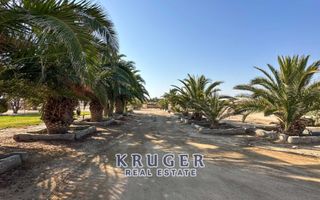 5 Bedroom Small Holding / Plot For Sale in River Plots, Swak...