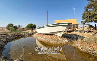 5 Bedroom Small Holding / Plot For Sale in River Plots, Swak...