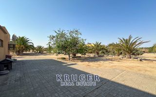 5 Bedroom Small Holding / Plot For Sale in River Plots, Swak...