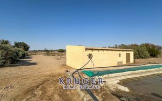 5 Bedroom Small Holding / Plot For Sale in River Plots, Swak...