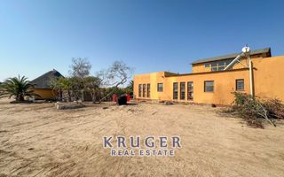 5 Bedroom Small Holding / Plot For Sale in River Plots, Swak...
