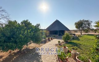 5 Bedroom Small Holding / Plot For Sale in River Plots, Swak...