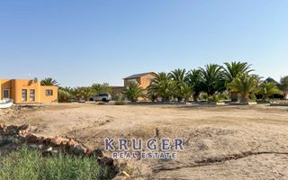 5 Bedroom Small Holding / Plot For Sale in River Plots, Swak...
