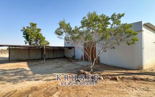 5 Bedroom Small Holding / Plot For Sale in River Plots, Swak...