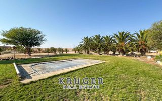 5 Bedroom Small Holding / Plot For Sale in River Plots, Swak...