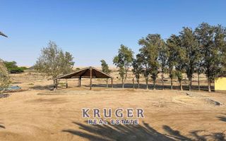 5 Bedroom Small Holding / Plot For Sale in River Plots, Swak...