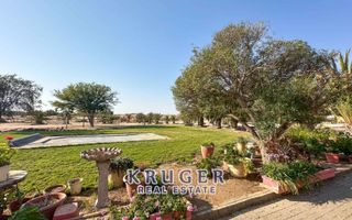 5 Bedroom Small Holding / Plot For Sale in River Plots, Swak...