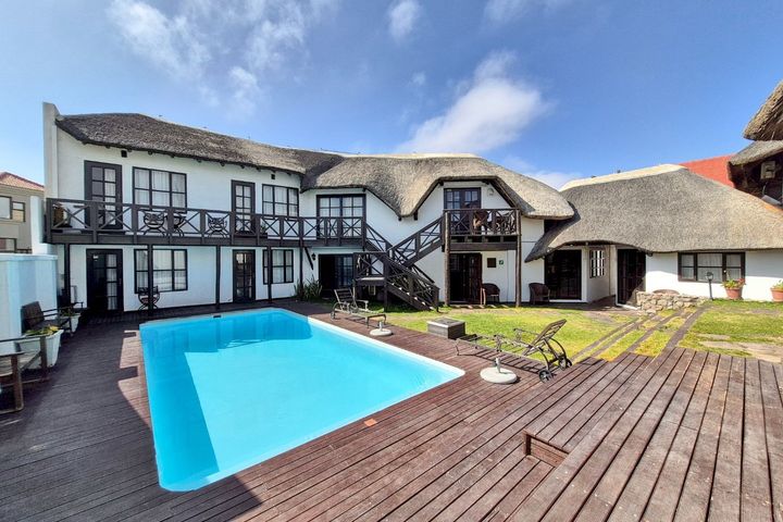12 Bedroom House For Sale in Meersig