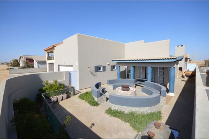 4 Bedroom House For Sale in Henties Bay
