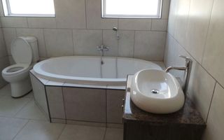 4 Bedroom House For Sale in Henties Bay