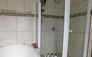 4 Bedroom House For Sale in Henties Bay