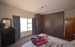 4 Bedroom House For Sale in Henties Bay