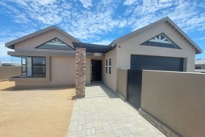 3 Bedroom House For Sale in Mile 4 Extension 1, Swakopmund