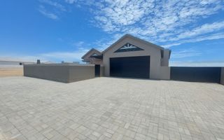 3 Bedroom House For Sale in Mile 4 Extension 1, Swakopmund