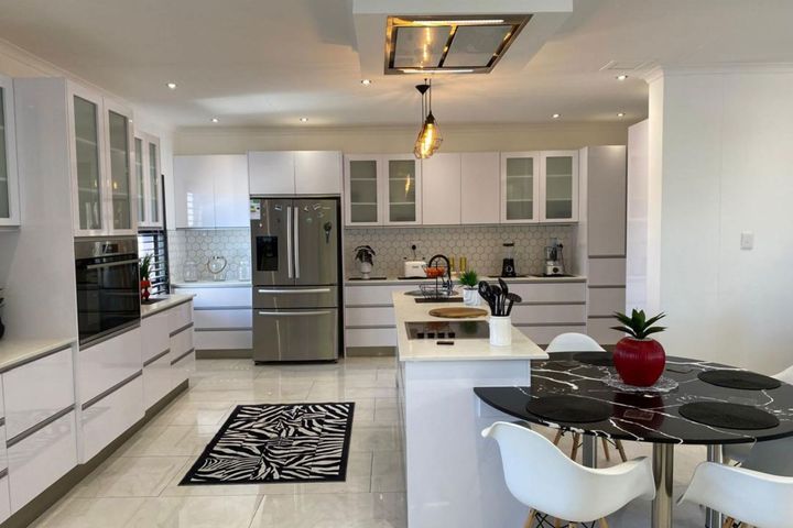 5 Bedroom House For Sale in Mile 4 Extension 1, Swakopmund