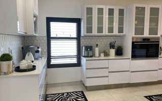 5 Bedroom House For Sale in Mile 4 Extension 1, Swakopmund