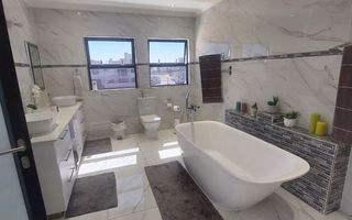 5 Bedroom House For Sale in Mile 4 Extension 1, Swakopmund