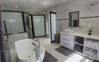 5 Bedroom House For Sale in Mile 4 Extension 1, Swakopmund