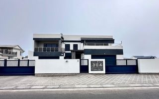 5 Bedroom House For Sale in Mile 4 Extension 1, Swakopmund