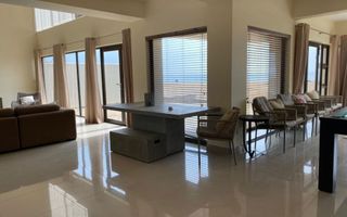 4 Bedroom House For Sale in Long Beach