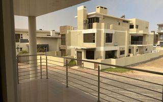 4 Bedroom House For Sale in Long Beach