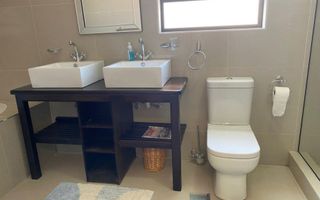 4 Bedroom House For Sale in Long Beach