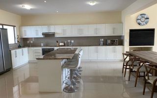 4 Bedroom House For Sale in Long Beach