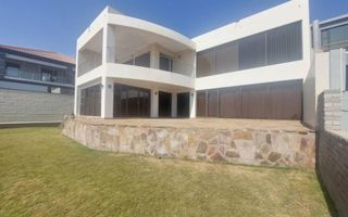 4 Bedroom House For Sale in Long Beach