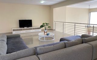 4 Bedroom House For Sale in Long Beach