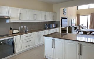 4 Bedroom House For Sale in Long Beach