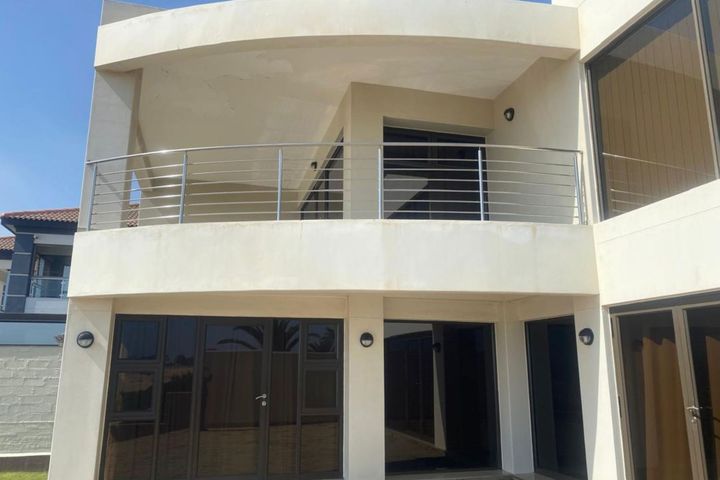 4 Bedroom House For Sale in Long Beach