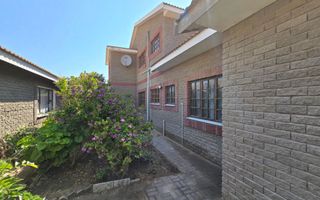 6 Bedroom House For Sale in Vogelstrand, Swakopmund