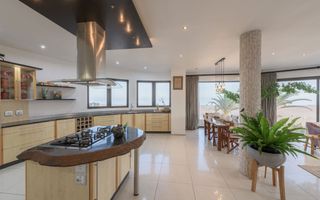 3 Bedroom House For Sale in Dolphin Beach