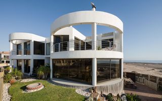 3 Bedroom House For Sale in Dolphin Beach