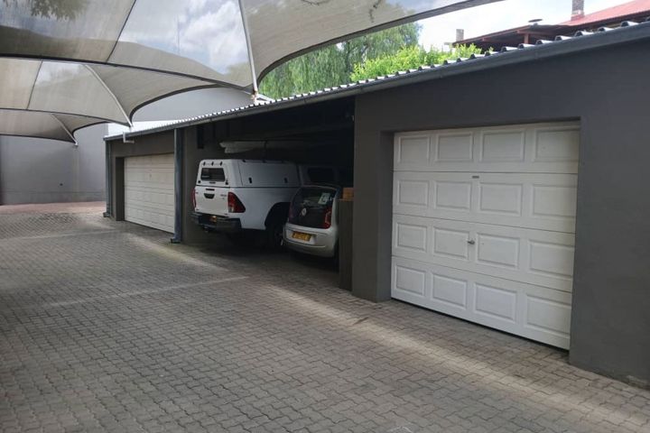 4 Bedroom House For Sale in Klein Windhoek, Windhoek