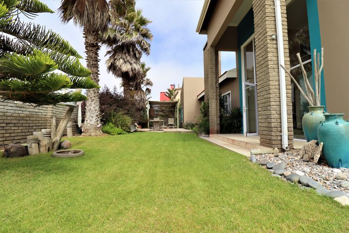 5 Bedroom House For Sale in Mile 4, Swakopmund