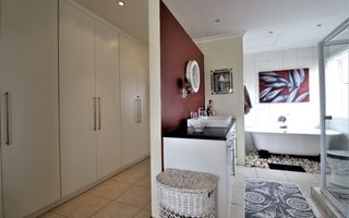 5 Bedroom House For Sale in Mile 4, Swakopmund