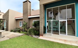 5 Bedroom House For Sale in Mile 4, Swakopmund