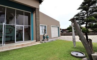 5 Bedroom House For Sale in Mile 4, Swakopmund