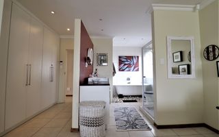 5 Bedroom House For Sale in Mile 4, Swakopmund