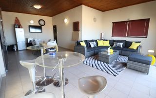 3 Bedroom Freestanding To Rent in Long Beach