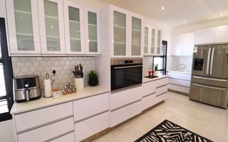 5 Bedroom House For Sale in Mile 4, Swakopmund