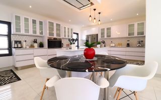 5 Bedroom House For Sale in Mile 4, Swakopmund