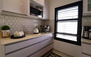 5 Bedroom House For Sale in Mile 4, Swakopmund