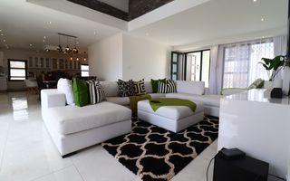 5 Bedroom House For Sale in Mile 4, Swakopmund